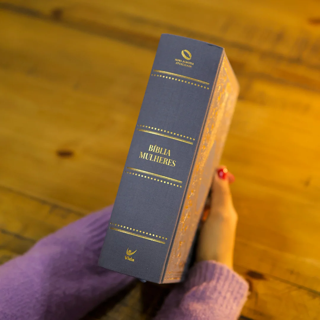 BÍBLIA MULHERES - VIVIANE MARTINELLO - NAA - ESPAÇO PARA ANOTAÇÕES - CAPA DURA VINTAGE AZUL