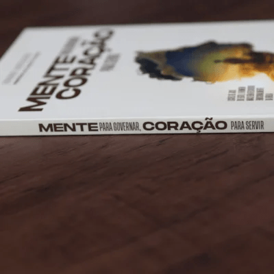 MENTE PARA GOVERNAR, CORAÇÃO PARA SERVIR