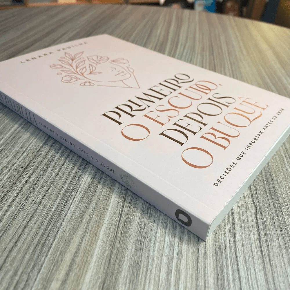 PRIMEIRO O ESCUDO, DEPOIS O BUQUE - LENARA PADILHA