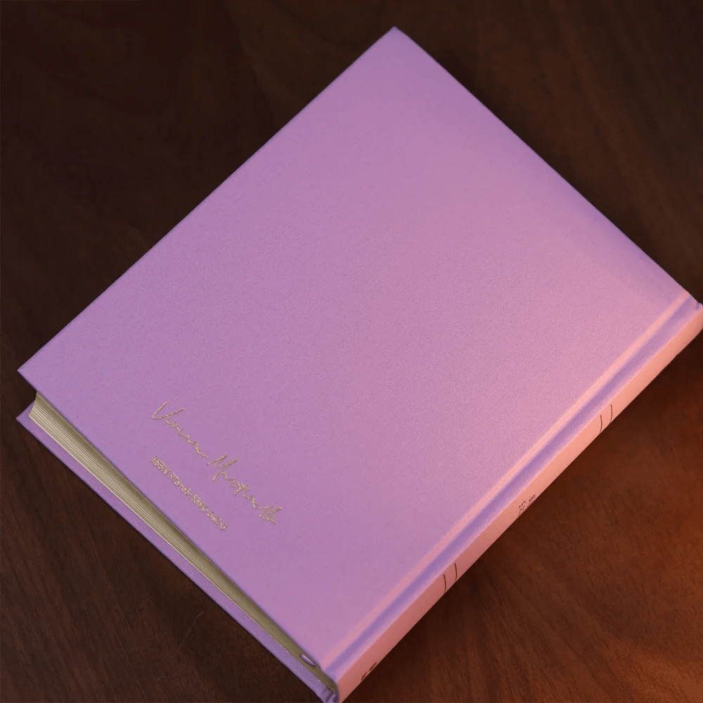 BÍBLIA MULHERES UM TEMPO COMO ESTE - VIVIANE MARTINELLO - NVT - ESPAÇO PARA ANOTAÇÕES - CAPA DURA LILÁS